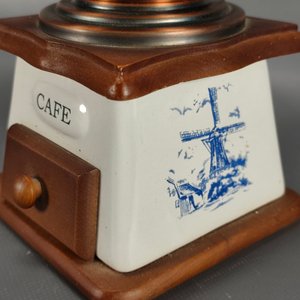 Molinillo de Café Vintage en Porcelana, Madera y Metal con Diseño Azul - imagen 3