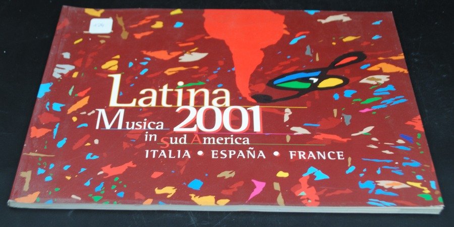 Lote siguiente: Libro de Música Latina 2001