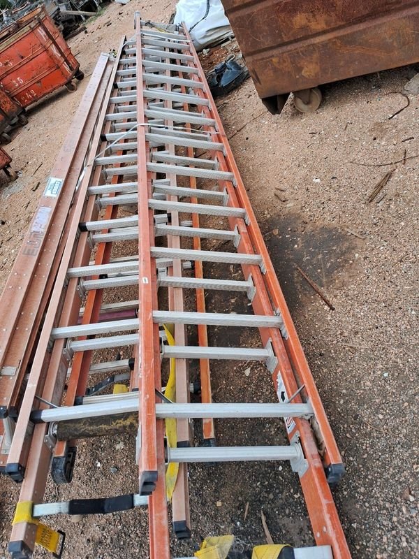 Lote siguiente: Escalera Extensible en Aluminio con Ruedas y Carga Máxima de 136 kg