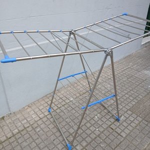 Tendedero Plegable de Metal con Detalles Azules - imagen 3