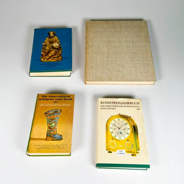 Lote anterior: Cuatro libros antiguos sobre antigüedades y porcelanas de la Compañía de Indias