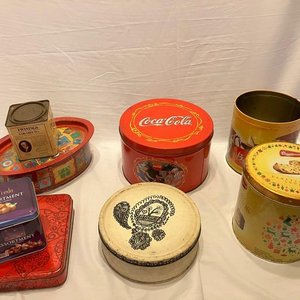Lote de Latas Metálicas Coleccionables: Té, Coca-Cola, Panettone y Más - imagen 2