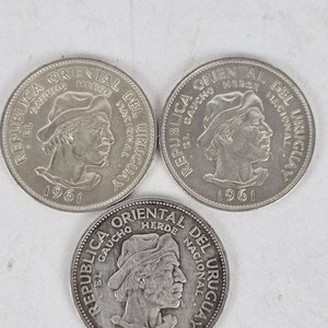 Lote siguiente: 3 Monedas de Plata "El Gaucho Héroe" - República Oriental del Uruguay 1961
