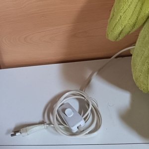 Lámpara de Peluche Conejo Verde con Cable y Interruptor - imagen 3