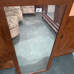 Lote siguiente: Espejo Rectangular con Marco de Madera