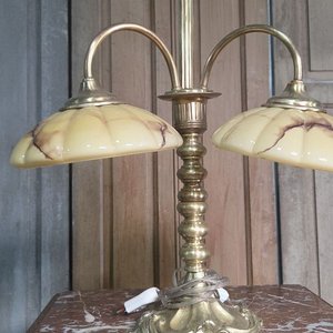 Lámpara de Bronce con Dos Luces y Pantallas - imagen 3