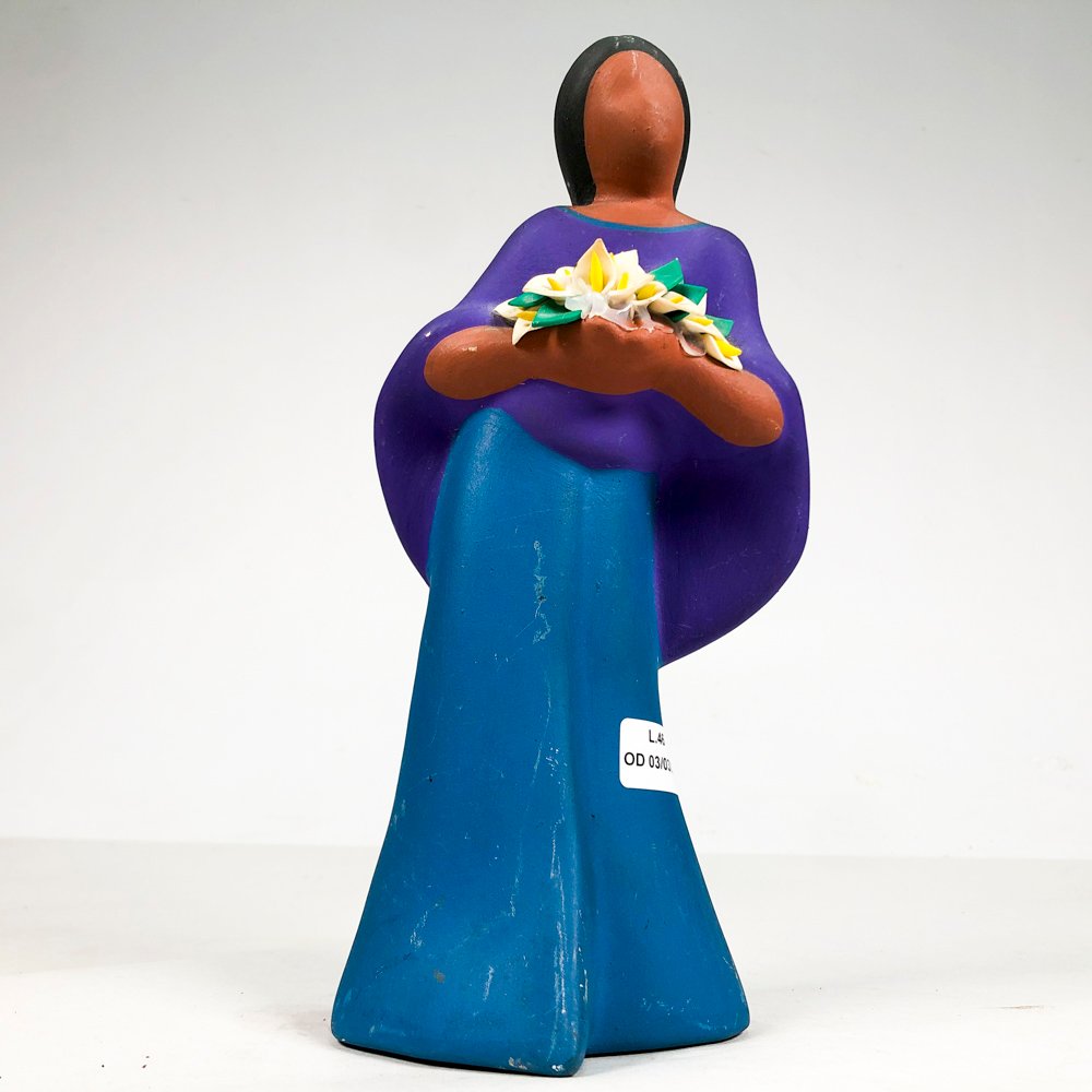 Figurita cerámica azul de mujer con flores - imagen 3