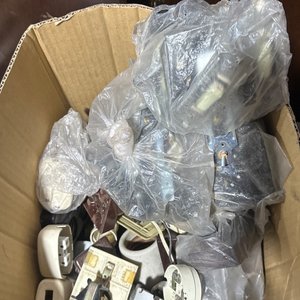 Lote anterior: Caja de Material Eléctrico Variado