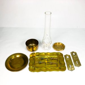 Seis Piezas de Bronce y Vidrio: Fanal Tallado, Compotera, Bandejas y Platos - imagen 2
