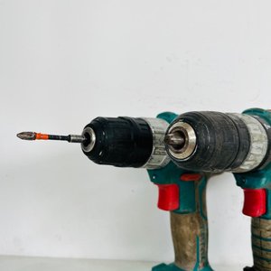 Par de Atornilladoras a Batería Marca Total - Funcionando - imagen 2