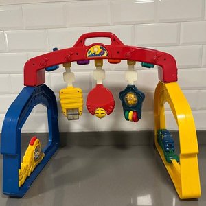Móvil de Actividades para Bebés con Juguetes Colgantes - imagen 4
