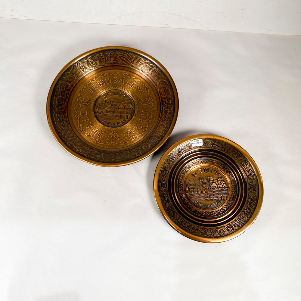 Dos Cuadros Decorativos Circulares de Cobre Repujado con Motivo de Jerusalem