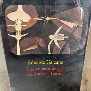 Lote de Libros: Las venas abiertas de América Latina, El infinito en un junco y Allá lejos - imagen 2