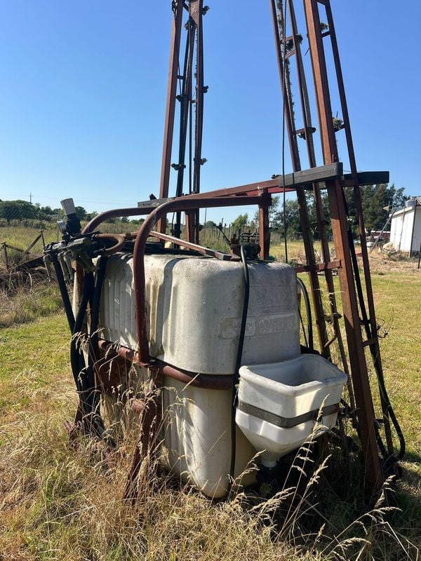 Maquinaria agrícola de primera mano: fumigadoras, 