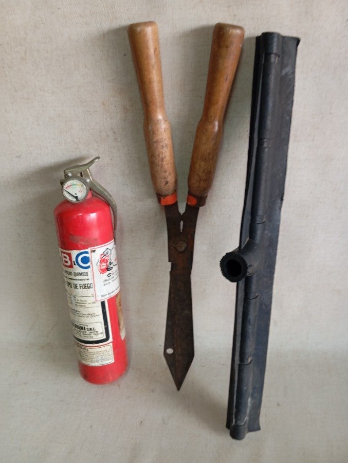 Lampazo de goma grande y herramientas para podar - imagen 3