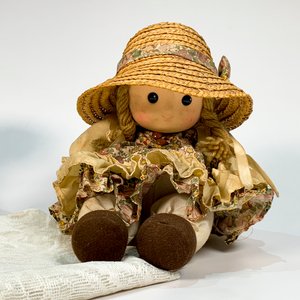 Lote de 3 piezas: Muñeca musical, figura Minnie y mantel de hilo - imagen 2
