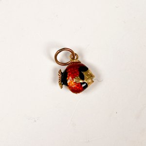Colgante de Oro 18k y Esmalte con Diseño de Pez - imagen 2