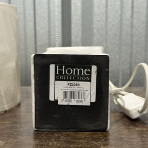 Lámpara de Mesa con Base Rectangular Mármolada y Pantalla Texturizada - imagen 5