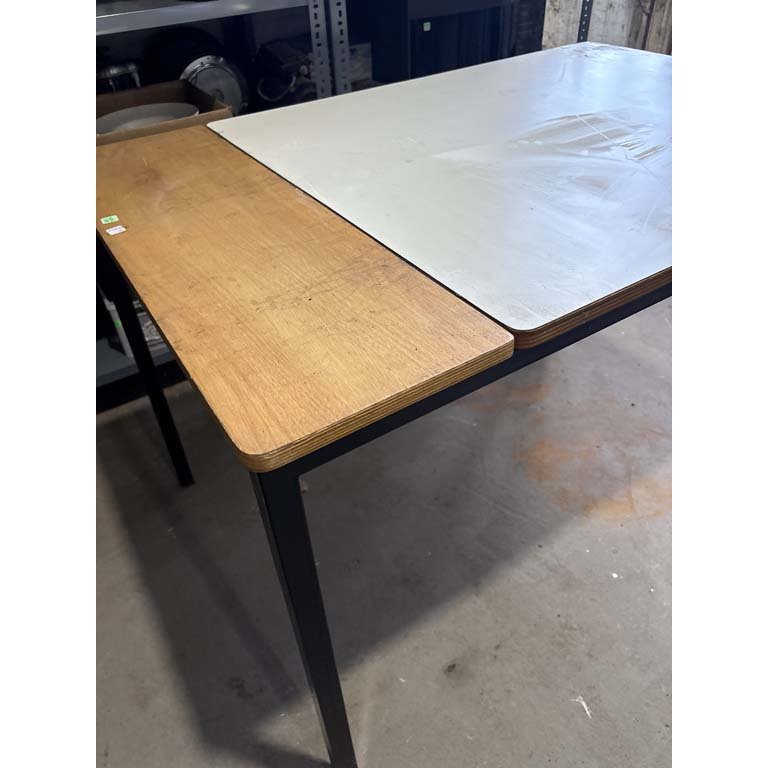 Mesa tapa de compensado base de hierro - Medidas: 120 x 79 x 76cm - imagen 2