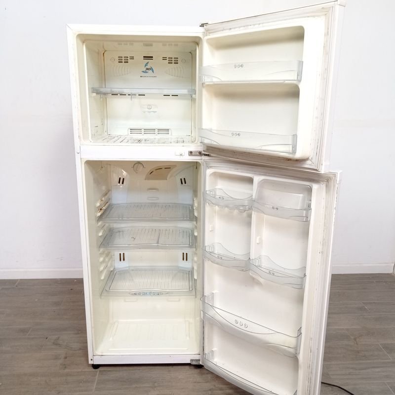 Heladera con freezer en color blanco maraca James - imagen 2