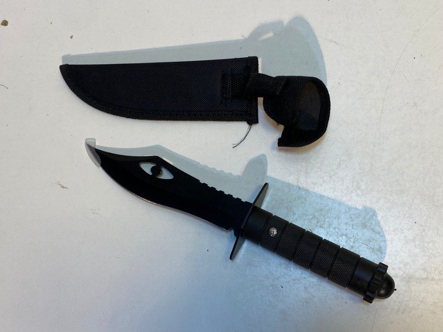 Cuchillo de monte con funda negra - imagen 2