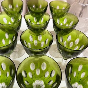 Juego de Cristalería Fina: Copas Verdes y Transparentes, Jarras y Decantador Val Saint Lambert - imagen 3