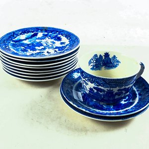 Juego de Taza y Platillo con 10 Platos de Porcelana Japonesa - imagen 1