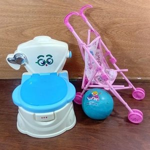 Lote siguiente: Juego de Baño Infantil: Inodoro, Cochecito y Pelota Baby Shark