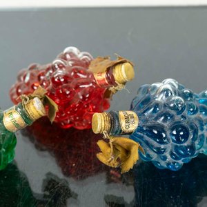 3 Botellas de Licor con Forma de Uva - Decorativas - imagen 2