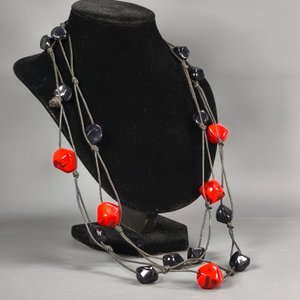 Lote de 13 Piezas de Bijouterie: Pulseras, Dijes y Collares Variados - imagen 10