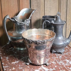 Juego de Jarra Antigua, Hielera y Cafetera Plateada - imagen 1