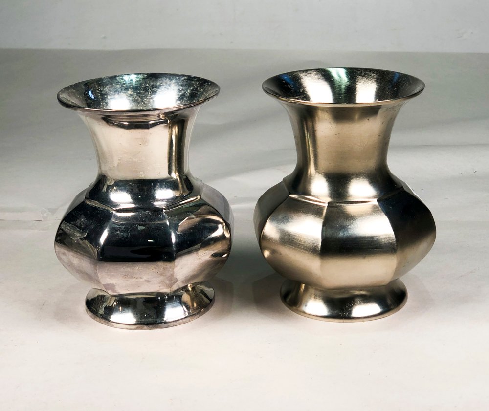 Par de Centros de Mesa Metálicos Globulares con Base Prensada - 14 cm