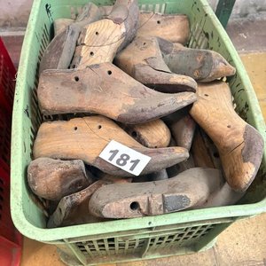 Lote de 30 Hormas Antiguas para Calzado en Madera - imagen 2