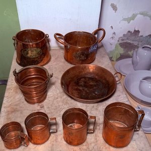 Lote de 8 Artículos de Cobre: Ollitas, Paellera y Medidores - imagen 7
