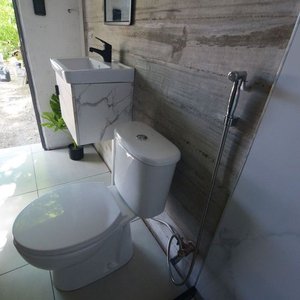 Baño Móvil Prefabricado Completo con Lavabo, Inodoro y Calentador - imagen 4