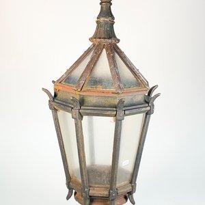 Lote siguiente: Farol Octogonal de Hierro Estilo Colonial con Pantalla Acrílica