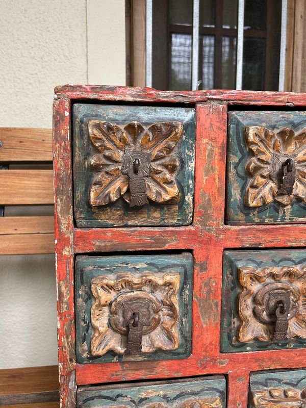 Bargueño Ispanoamericano siglo XIX: Mueble de madera tallada policromada con series mitológicas - imagen 6