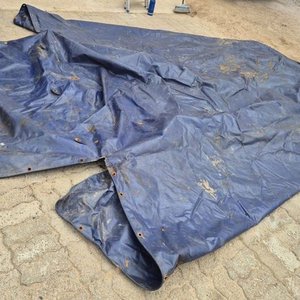 Toldo de Campamento Impermeable con Detalles de Uso y deterioros visibles. Medias Aprox. 300 cm x 400 cm - imagen 6