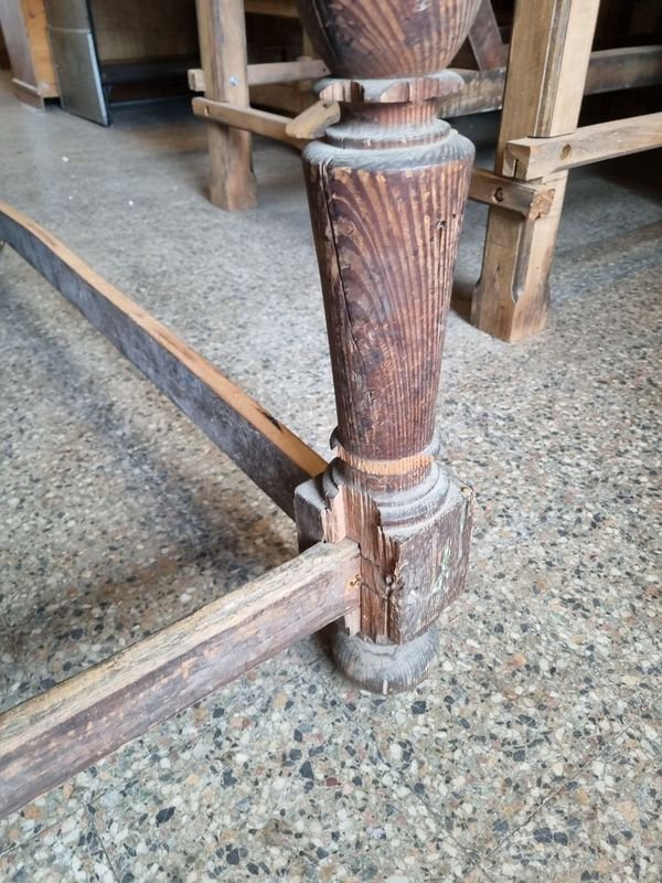 Mesa de trabajo antigua con patas torneadas en pinotea - imagen 8