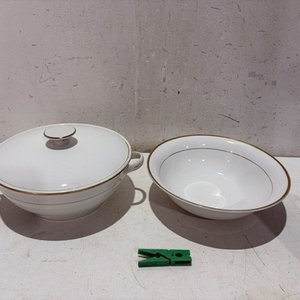 Lote anterior: Sopera y Ensaladera de Loza Blanca con Bordes Dorados
