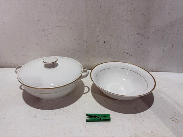 Sopera y Ensaladera de Loza Blanca con Bordes Dorados