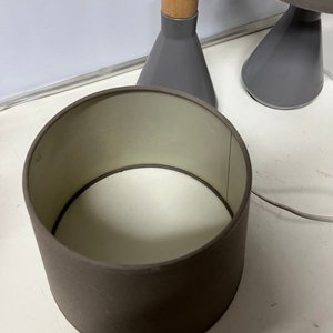 2 Lámparas Veladoras Portátiles Grises con Pantallas - imagen 6