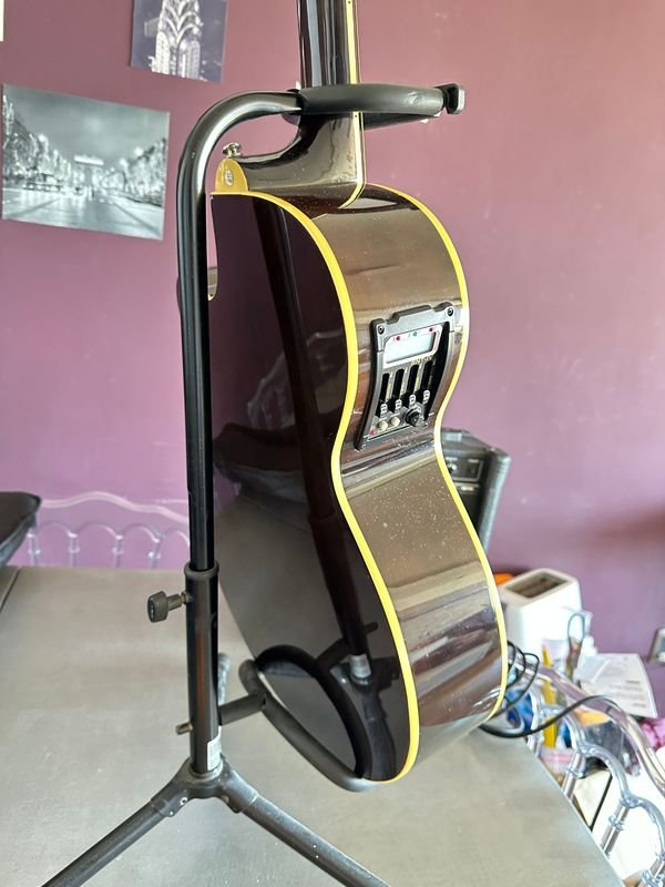 Guitarra Electroacústica STAGG CON ESTUCHE Y SOPORTE - Instrumento Musical
