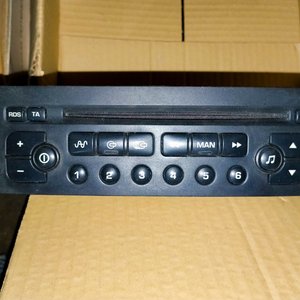 Radio de Auto con 4 Parlantes y Cable - imagen 4