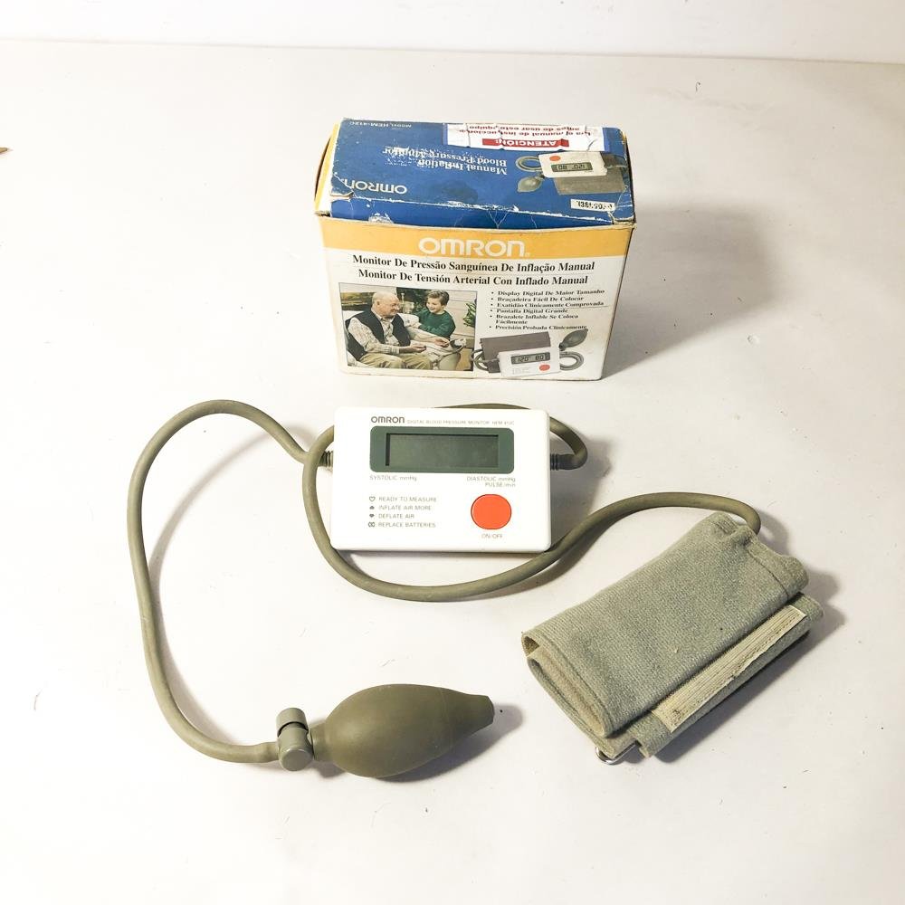 Medidor de Presión Arterial Digital Omron HEM-412C
