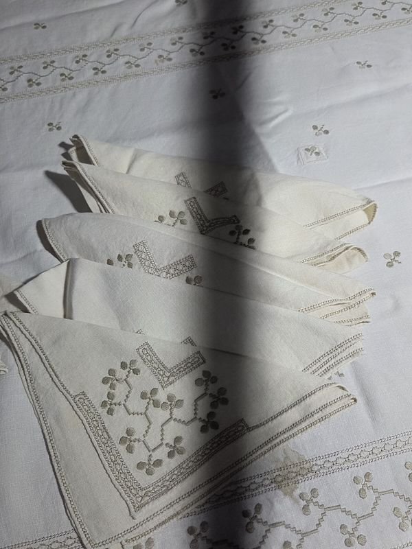 Mantel bordado con servilletas de mesa - imagen 8