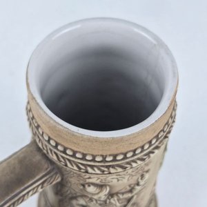 Jarra de Cerveza Antigua con Escudo de Frankfurt y Escenas Típicas - imagen 6