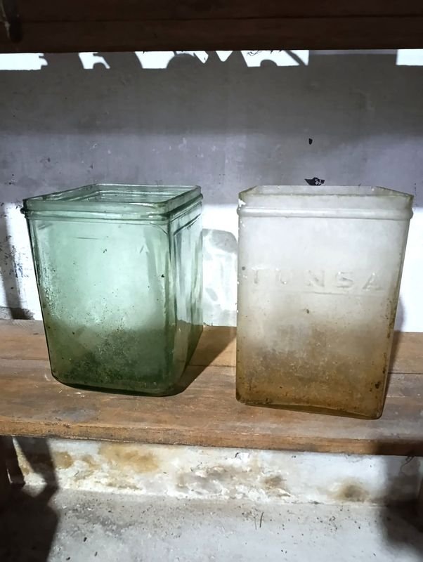 2 Cubas Antiguas de Vidrio para Baterías
