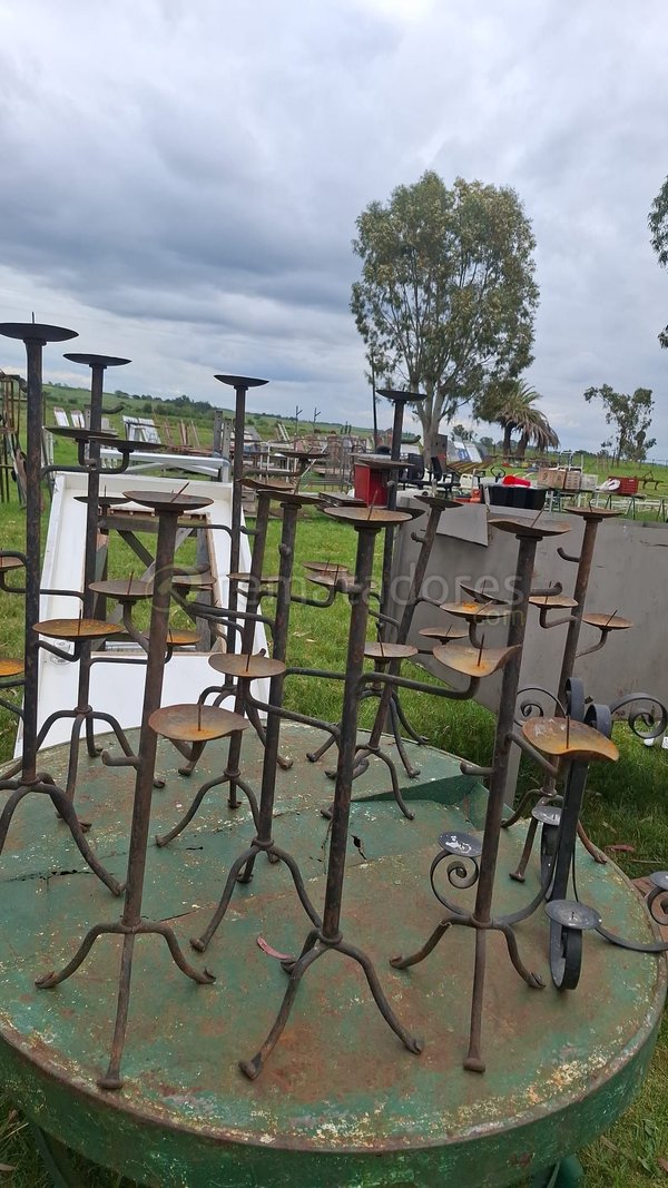 Lote de Candeleros de Hierro Forjado Estilo Rústico