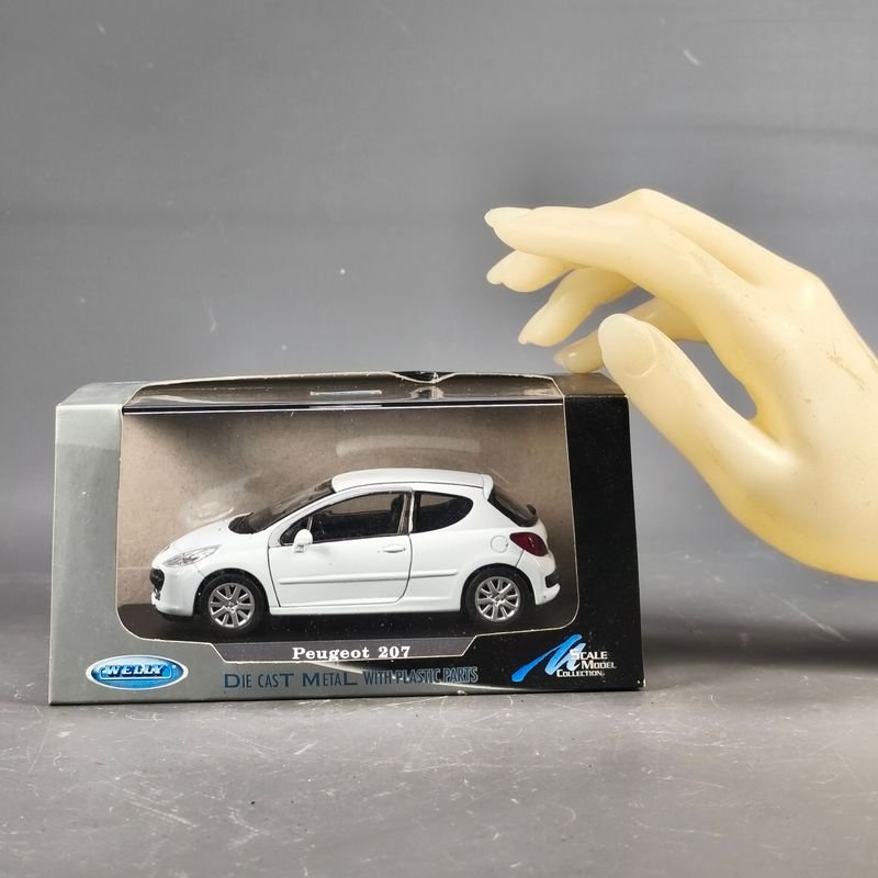 Peugeot 207 en escala 1/43, modelo de metal con detalles precisos - imagen 2